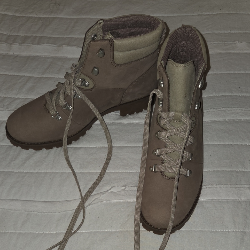 Timberland Women's Taupe Lace-Up Boots